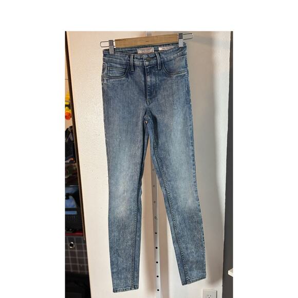 Guess 1981 Skinny Jeans Women’s Size 24 Medium Wash Stretch Denim - Picture 1 of 5